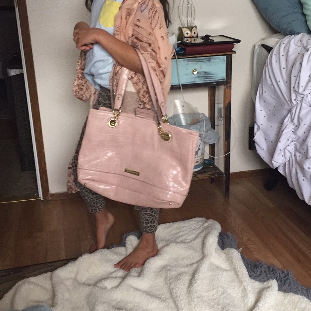 Pink purse really nice fashionable